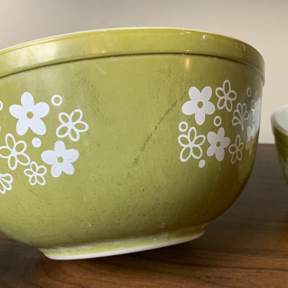 Vintage Pyrex Bowls Green Crazy Daisy Pattern - Picture 7 of 9
